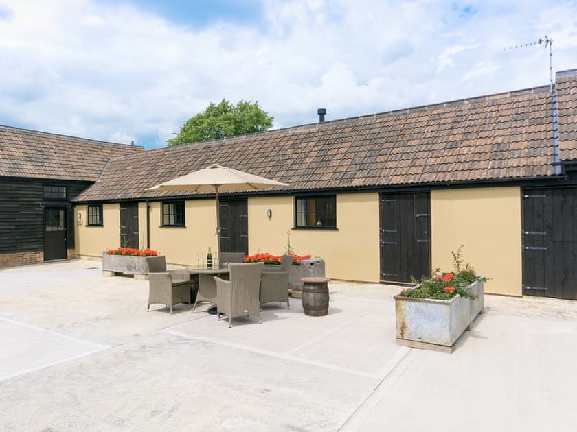 Wonderful holiday home | The Calf Shed - Wood Street Farm, Royal Wootton Bassett