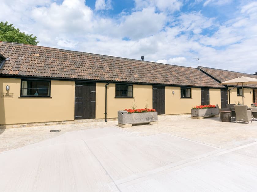 Excellent holiday accommodation | The Calf Shed - Wood Street Farm, Royal Wootton Bassett