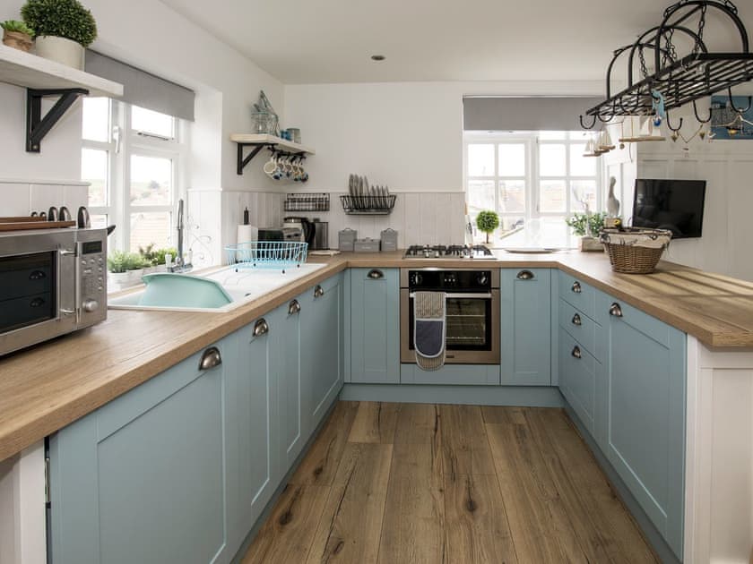 Well-equipped fitted kitchen | Rose and Crown Yard, Whitby