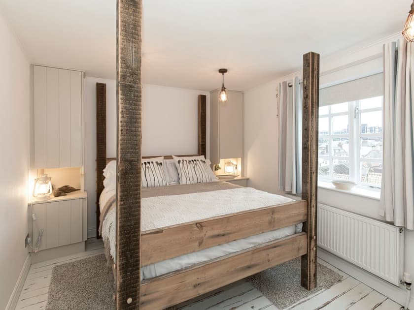 Relaxing double bedroom | Rose and Crown Yard, Whitby