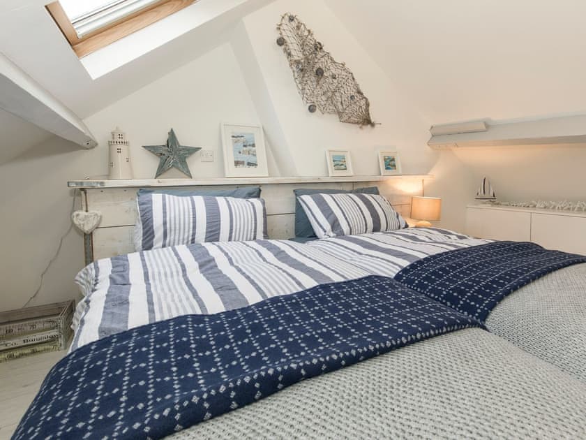Light and airy twin bedroom | Rose and Crown Yard, Whitby