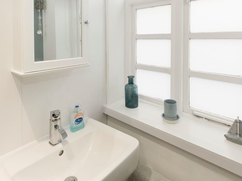 Family bathroom | Rose and Crown Yard, Whitby