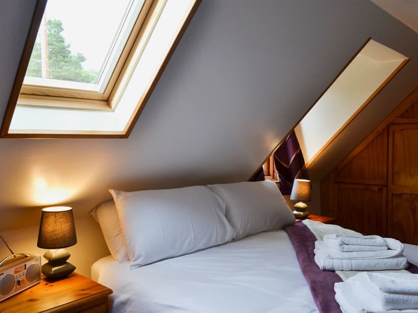 Charming double bedroom with kingsize bed | West End Cottage, Carrbridge, near Aviemore