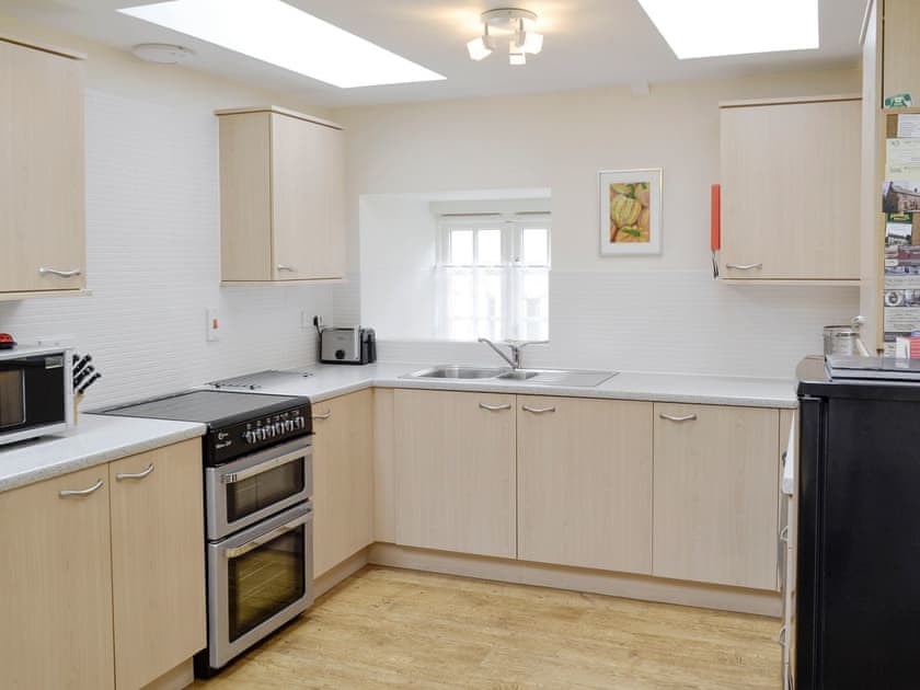 Spacious fully-equipped kitchen | Linnets, Beaminster