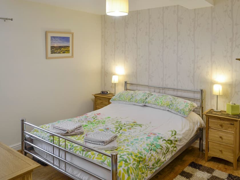 Relaxing double bedroom | Linnets, Beaminster