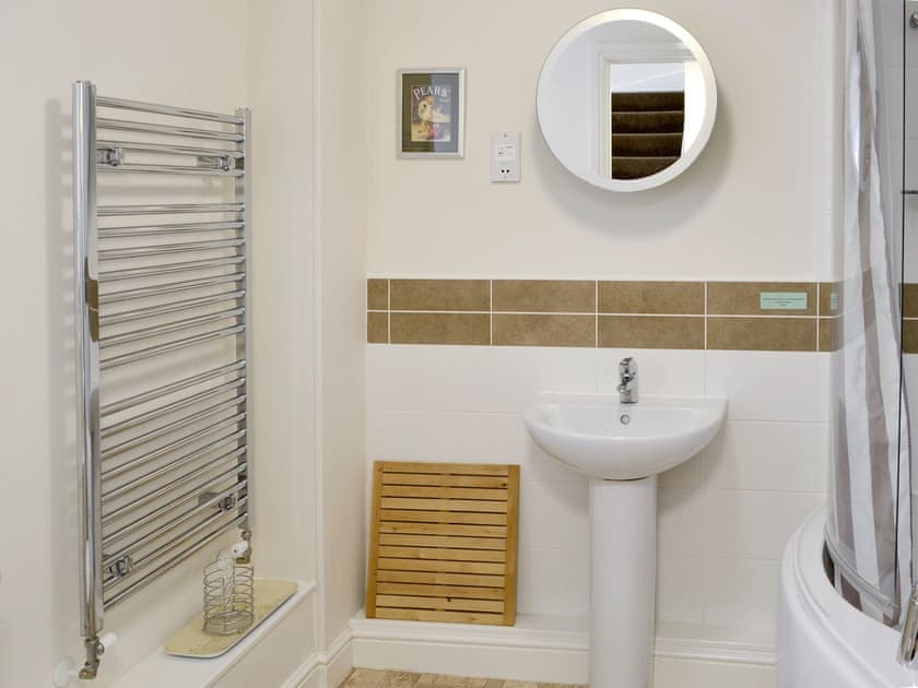 Bathroom with shower over bath | Linnets, Beaminster