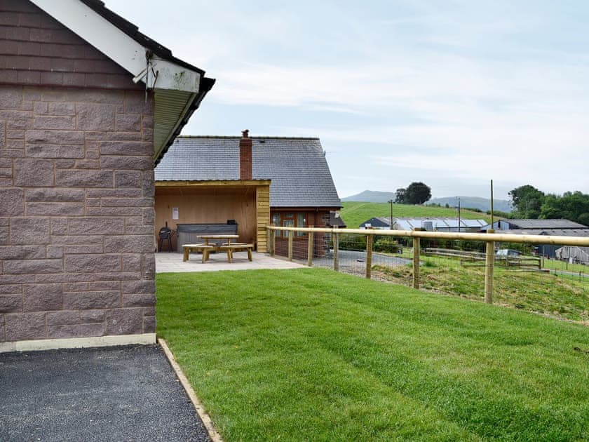 Surrounded by beautiful Welsh countryside | Dolview, Pen-y-Bont, near Llandrindod Wells