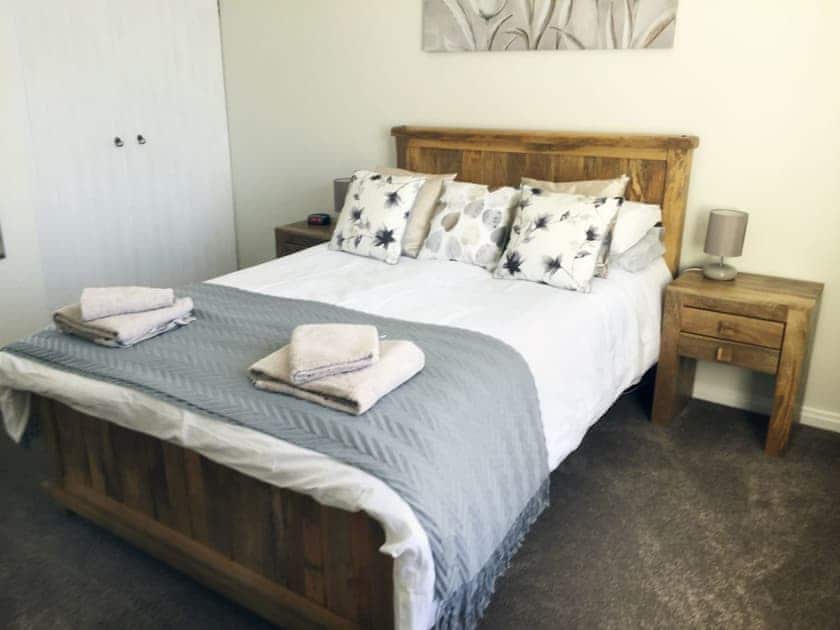 Elegant double bedroom | Brackenberry Cottage, Leyburn