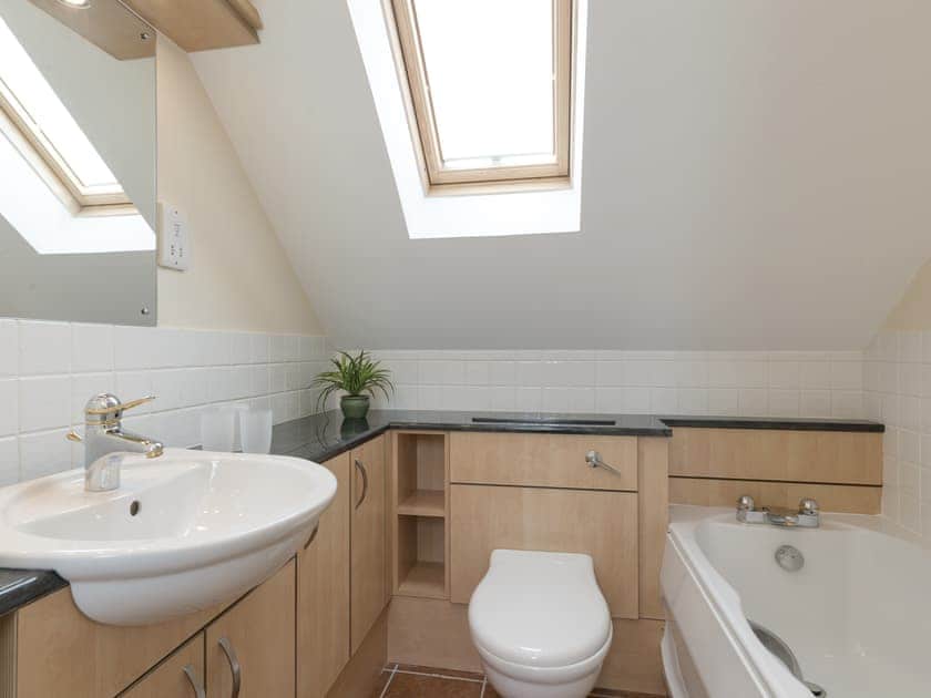 Family bathroom | Embleton Cottage, Beadnell