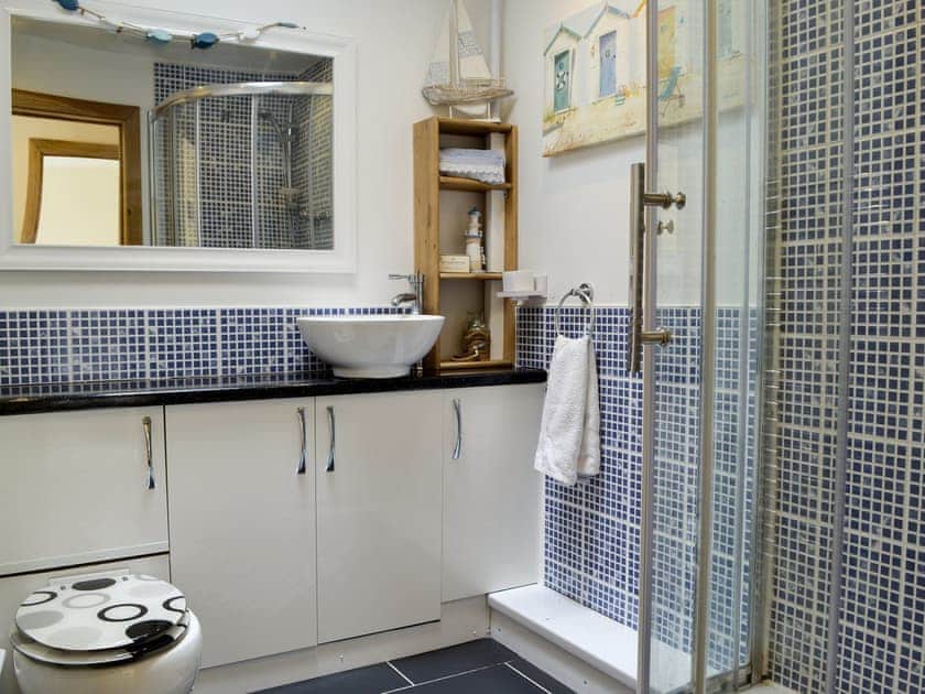 Shower room | River Cottage - Mill Farm Holiday Cottages, Heyope, near Knighton