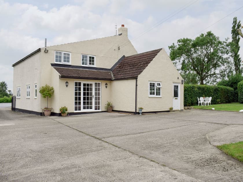 Ample parking area | Glebe Farm Cottage, Hornby