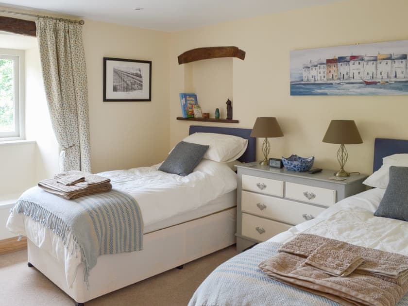 Twin bedded room that converts to super kingsize if required | Brow View Cottage, Ravenstonedale, near Kirkby Stephen