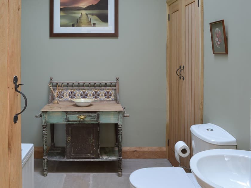 Elegant bathroom | Brow View Cottage, Ravenstonedale, near Kirkby Stephen