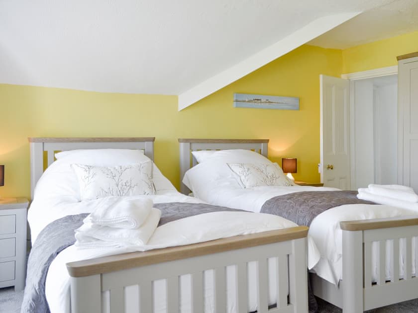 Light and airy twin bedroom | Bwthyn Y Borth, Rhoscolyn, near Holyhead