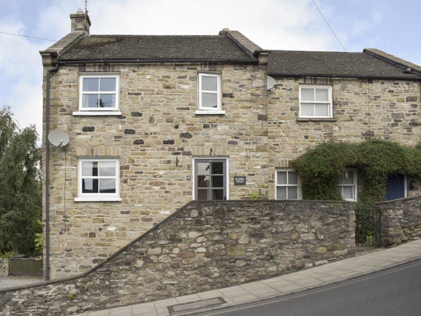 Welcoming cottage entrance | Halfehill Cottage, Richmond