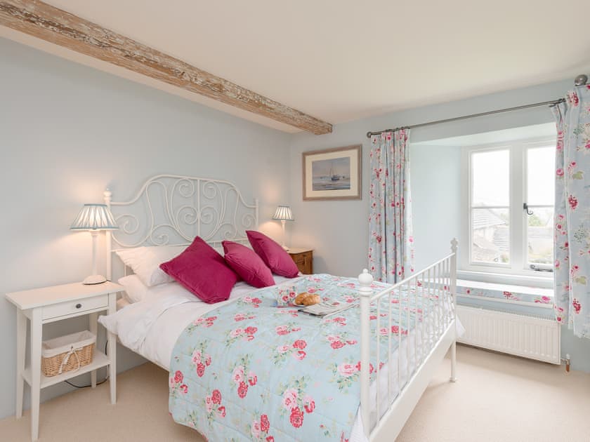 Spacious Kingsize bedroom | Sweet Pea Cottage, Kingston, near Corfe Castle
