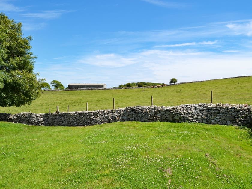 Extensive shared lawned garden, which offers far reaching views of grazing cattle | Sweet Pea Cottage, Kingston, near Corfe Castle