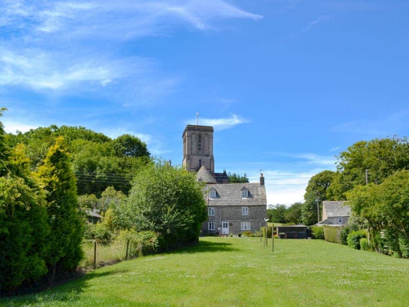 Large, spacious shared lawned garden | Sweet Pea Cottage, Kingston, near Corfe Castle
