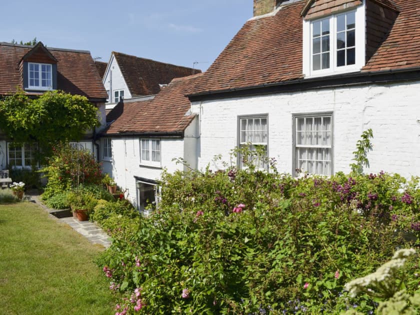 Shared walled garden | Cottage By The Quay, Lymington
