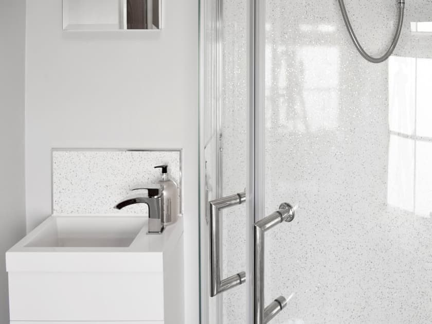 En-suite shower room | Morvoren (Sea Maiden) Cottage, The Lizard Village, near Helston