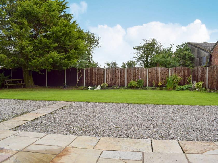 Shared enclosed lawnd <br />garden | West Boundary Farm Cottage - West Boundary Farm Cottage 2, West Boundary Farm Cottage 1 - West Boundary Farm Cottages, Pilling, near Preesall