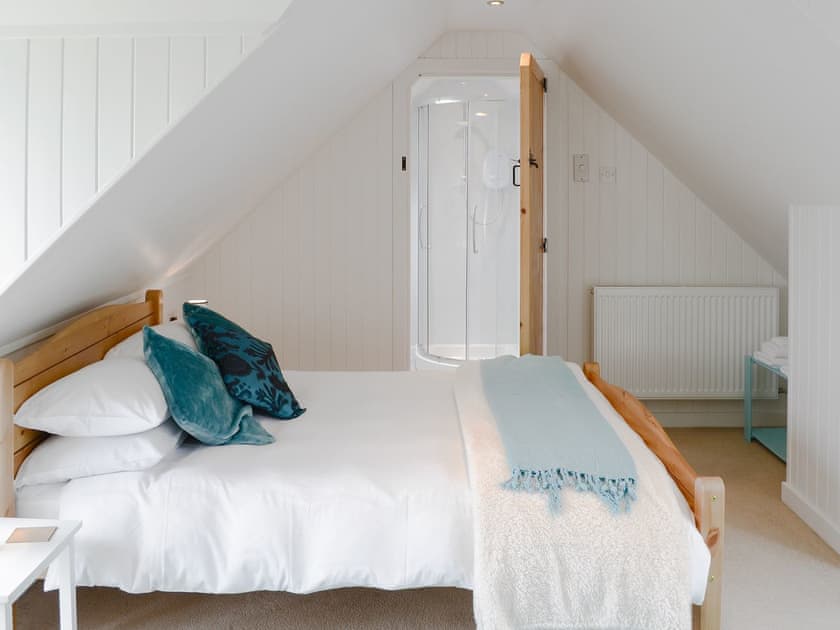 Well presented double bedroom with en-suite | Kate’s Croft, Gartymore, near Helmsdale