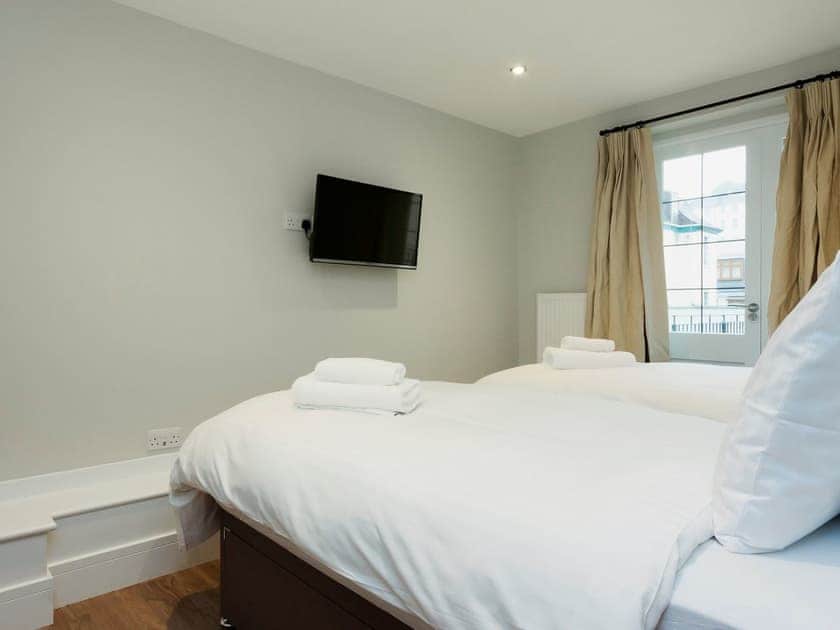 Comfortable twin bedroom | Bank Apartment 1, Dartmouth