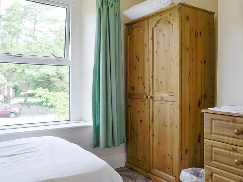 Good-sized single bedroom | Hazeldene - Murton Farm, Murton, near Swansea