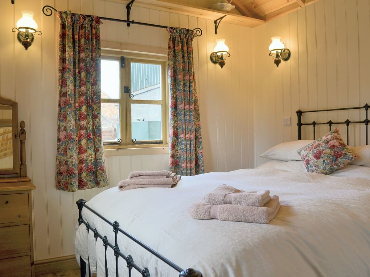 Morrells Wood Farm - Shepherds Lodge - Holiday lodge in Central England - Image 4
