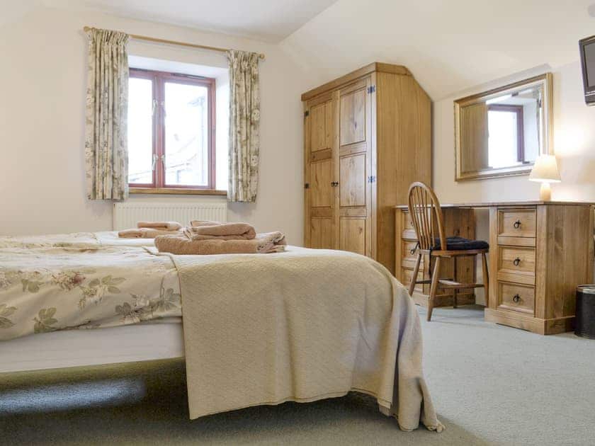 Dressing area within twin bedroom | White Hill Farm Cottage, Wonastow, near Monmouth