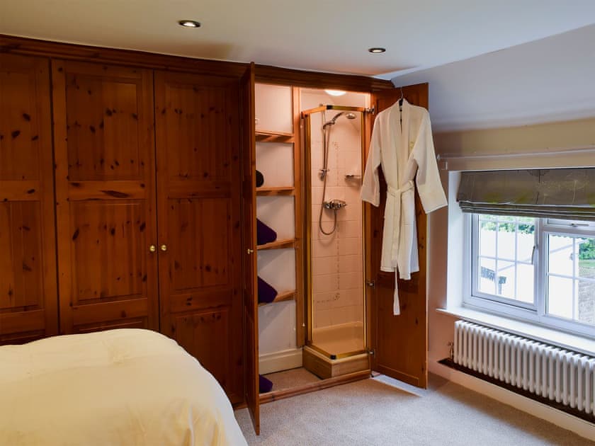 Bedroom with en-suite shower cubicle | Glebe Farm Cottage, Hornby