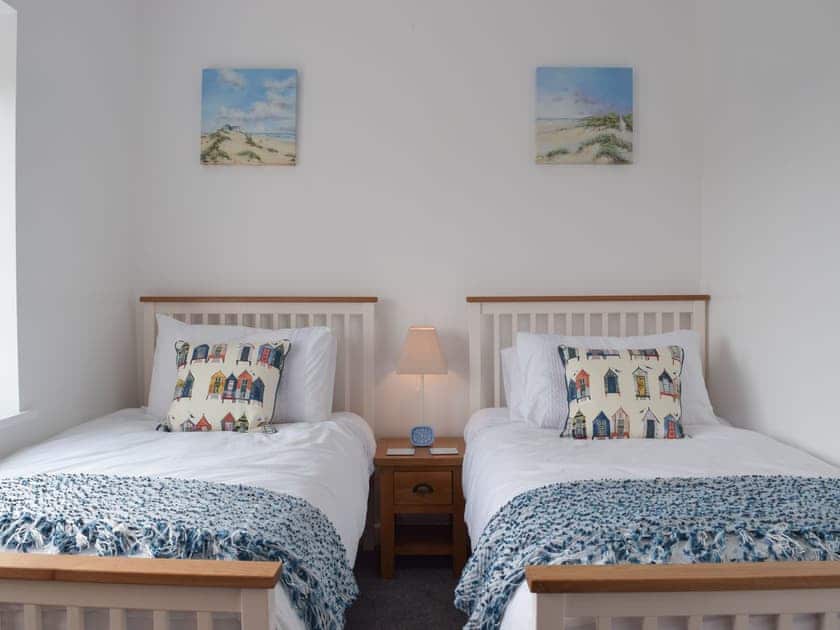 Twin bedroom | Caldey View, Near Stepaside, Saundersfoot