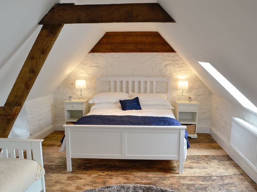 Spacious double bedroom | Dairy House Farm, Bickenhall, near Taunton