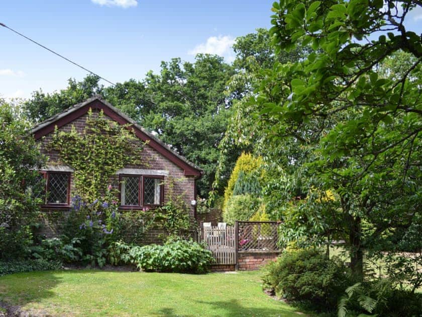 delightful single storey cottage | Picket Hill Cottage - New Forest Cottages, Picket Hill, near Ringwood