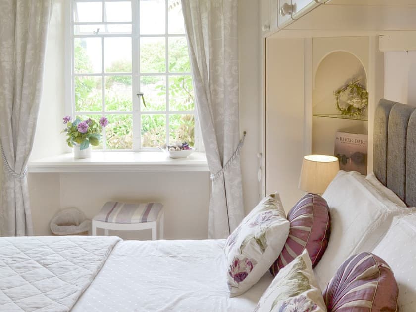 Relaxing double bedroom | Laurel Cottage, Stoke Gabriel