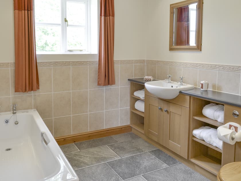 En-suite bathroom with bath and separate shower cubicle | Bank Top Cottage, Cropton, near Pickering