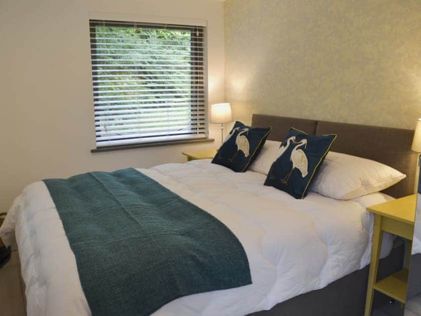 Cosy bedroom with kingsize bed | Tree Tops - Mount Pleasant Cottages, Mount, near Bodmin