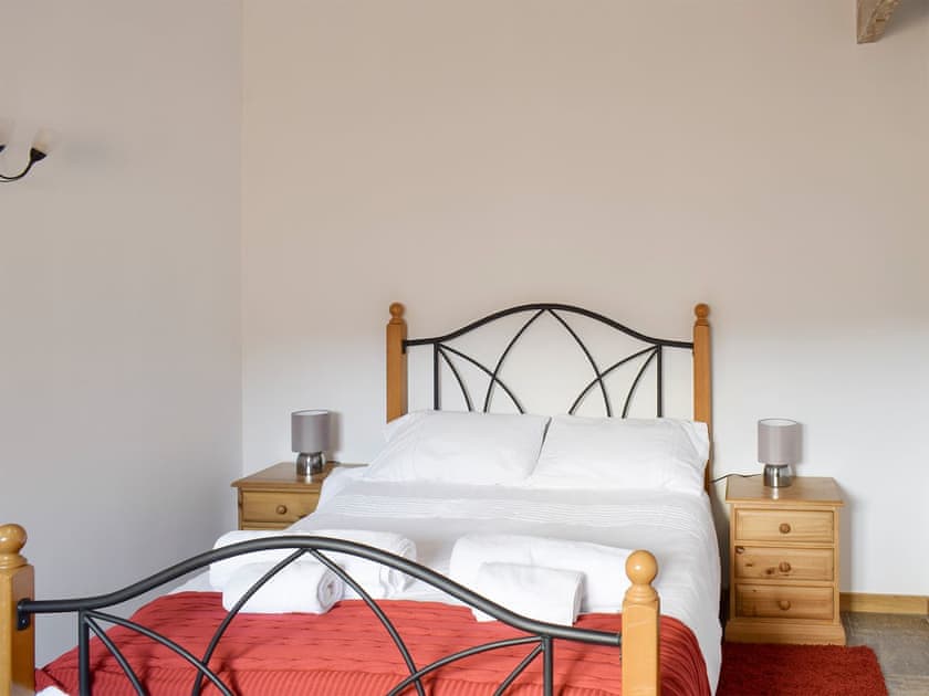 Restful double bedroom | The Byre - Snow Hall Farm, Newton under Roseberry near Great Ayton