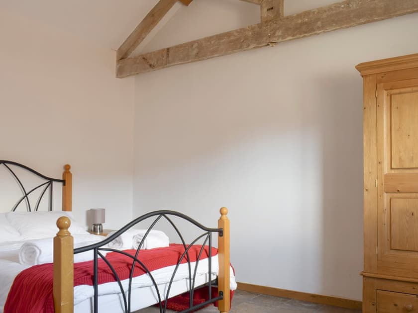 Ample storage and exposed wood beams in double bedroom | The Byre - Snow Hall Farm, Newton under Roseberry near Great Ayton