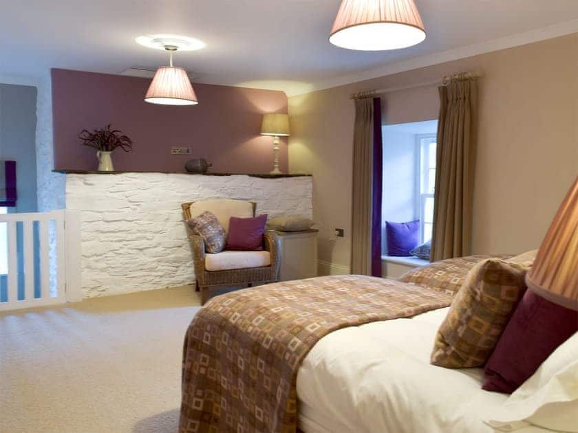 Twin  bedroom with en-suite | Fountain Hill, Eglwyswrw, near Cardigan