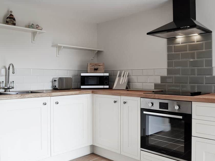 Well-equipped kitchen | Bwthyn Y Bugail, Felindre, near Swansea