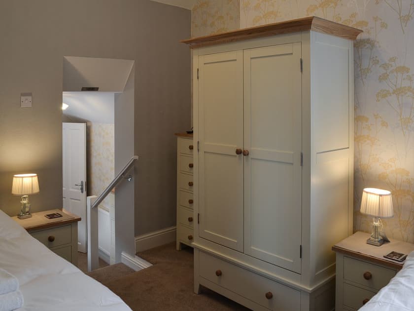 Twin bedroom | Everton, Bakewell