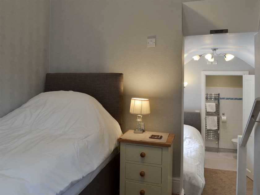Twin bedroom | Everton, Bakewell