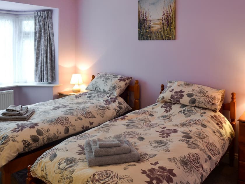 Twin bedroom | Hideaway Cottage, Kingsgate, near Broadstairs