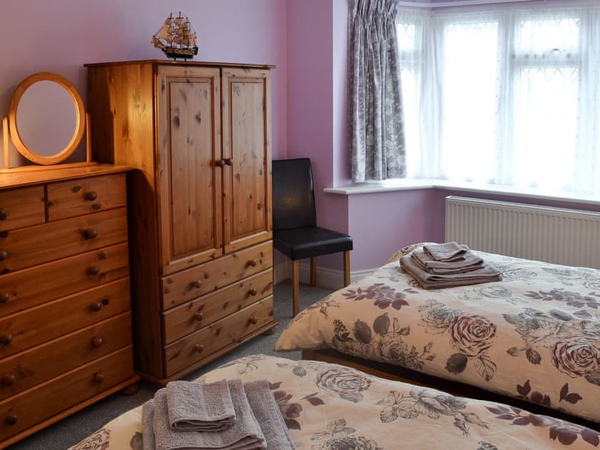 Twin bedroom | Hideaway Cottage, Kingsgate, near Broadstairs