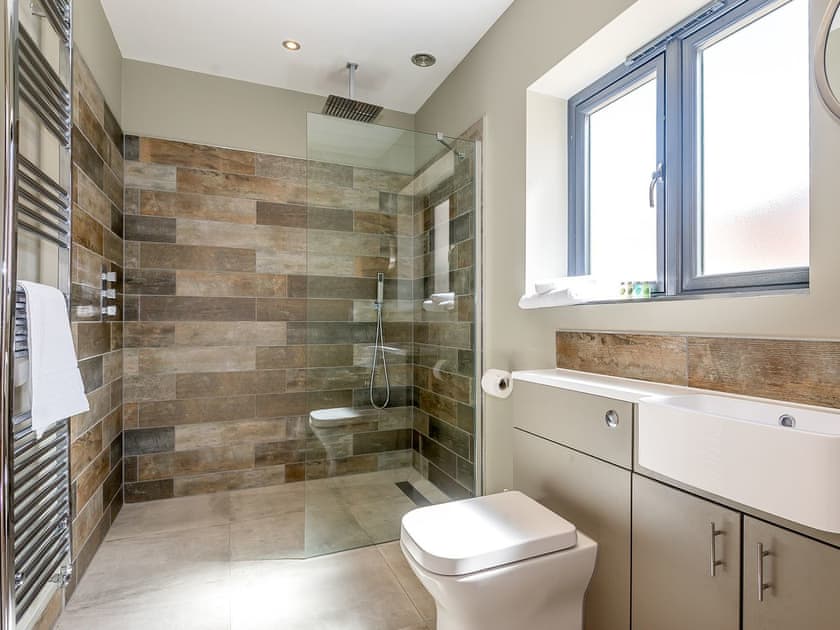 En-suite shower room | Holly Tree Barn - Ashlin Farm Barns, Dunholme, near Lincoln
