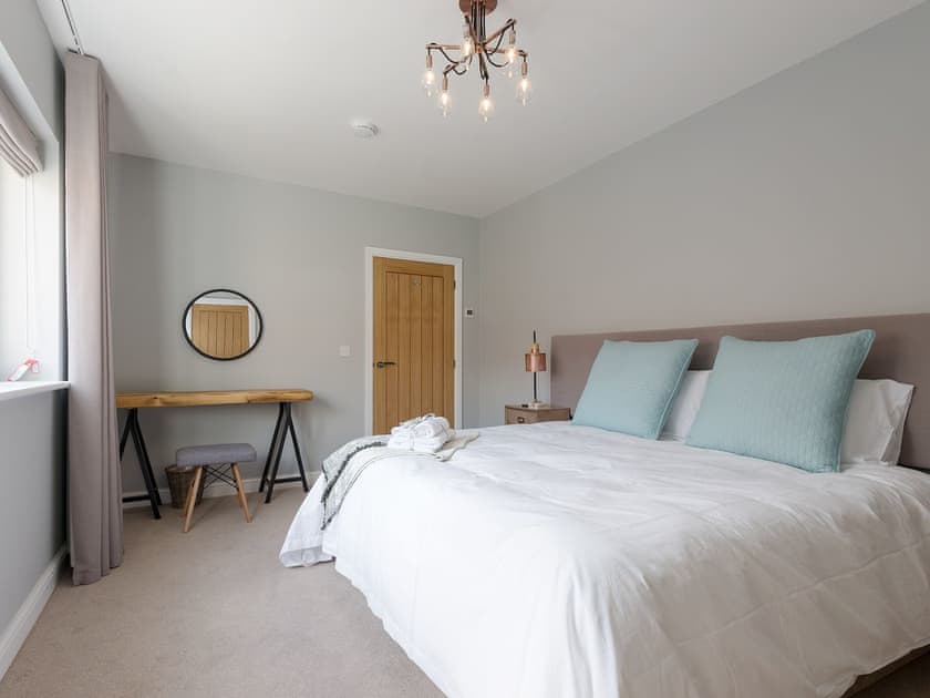 Comfortable double bedroom | Red Oak Barn - Ashlin Farm Barns, Dunholme, near Lincoln