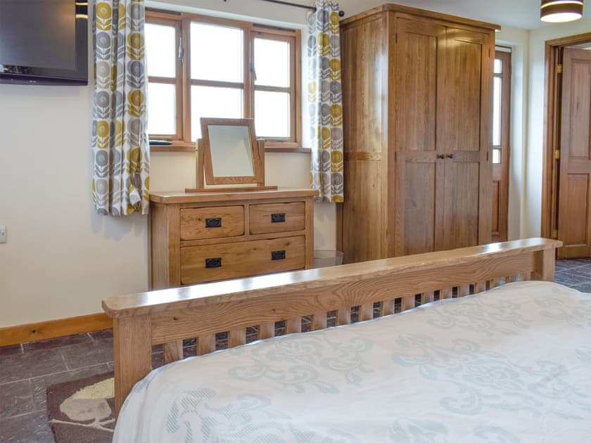 Ample storage and dressing area within double bedroom | Bryncrwn Cottage, Llanfarian, Aberystwyth