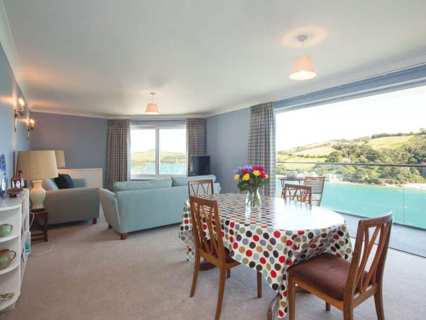 Light and airy living/ dining room with stunning views | Poundstone Court 8, Salcombe