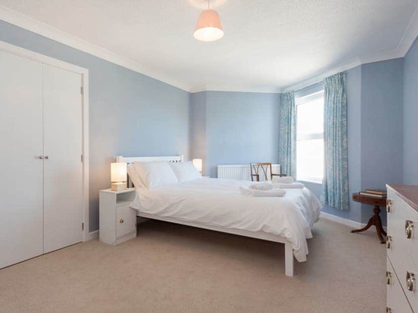 Spacious double bedroom | Poundstone Court 8, Salcombe